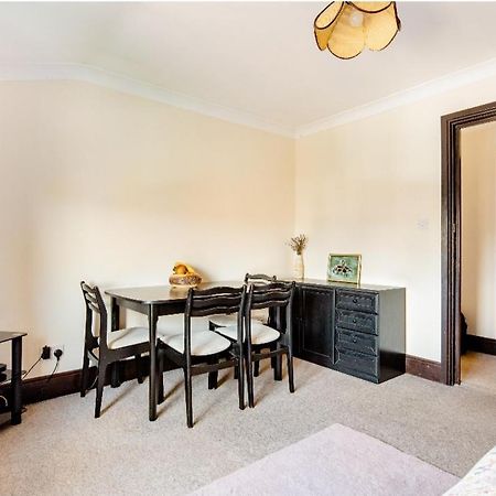 Spacious Room 2 Mins From Station London Exterior photo