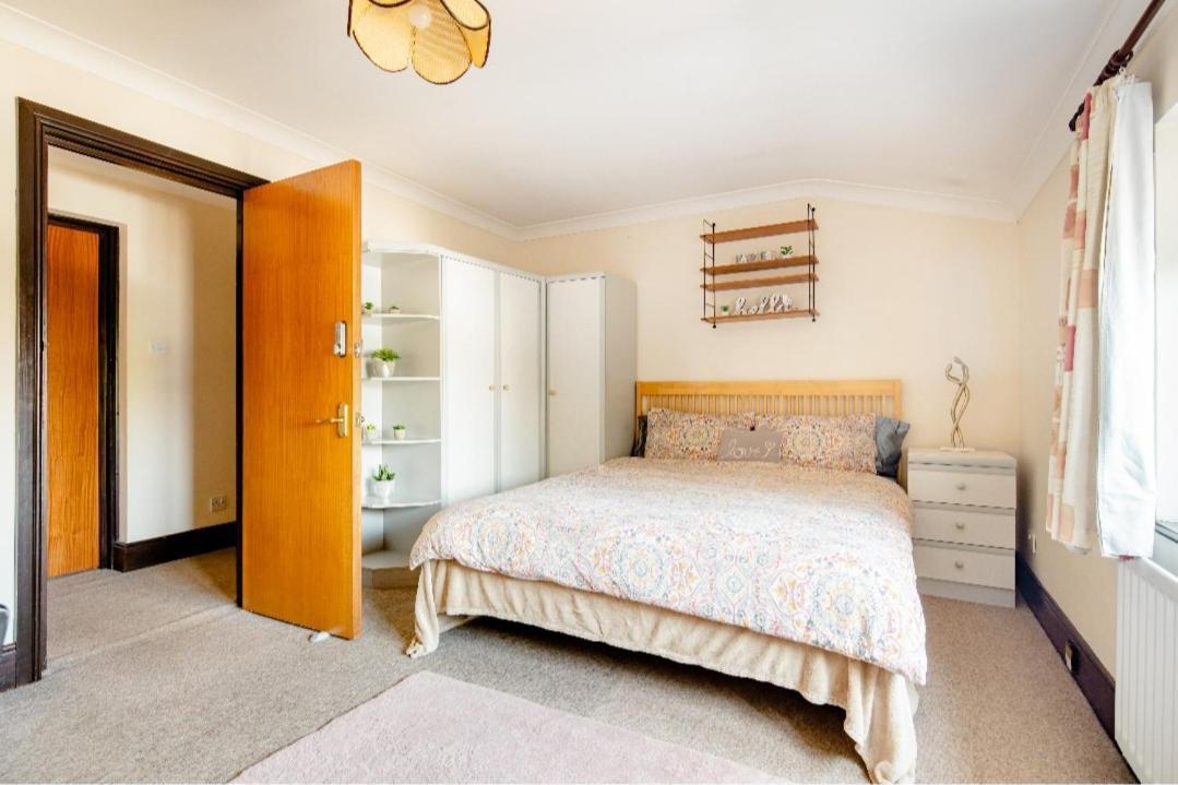 Spacious Room 2 Mins From Station London Exterior photo